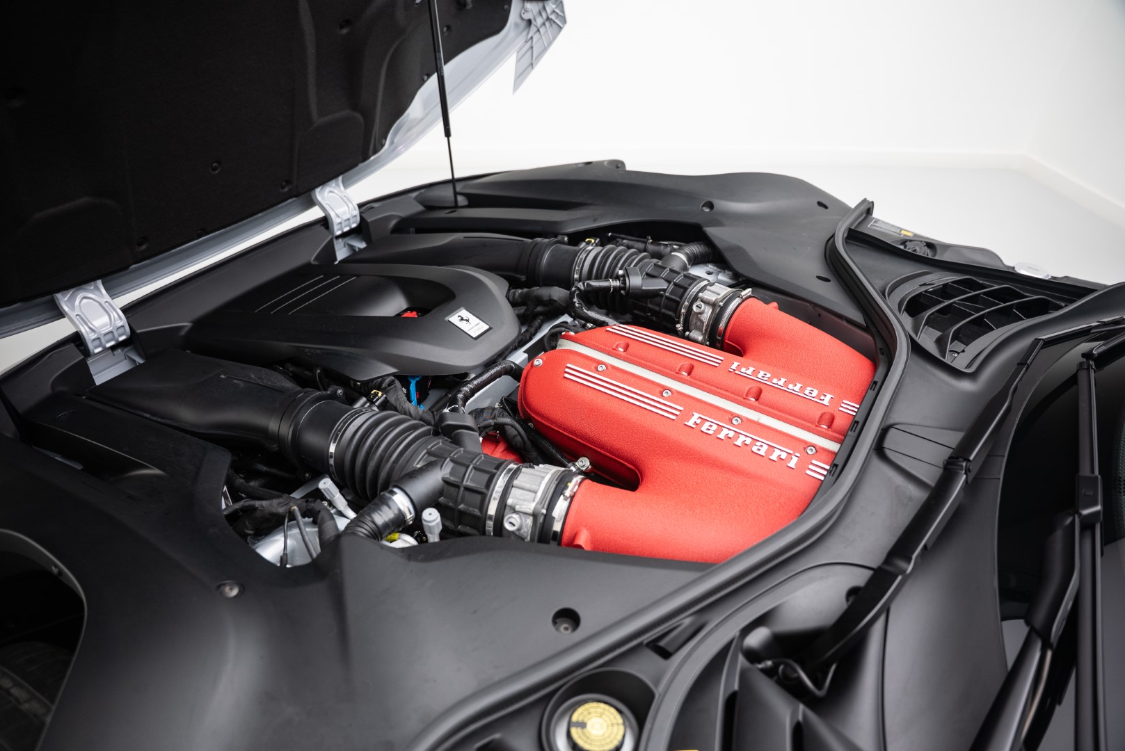 2025 FERRARI 12 CILINDRI. 7 YEARS MAIN DEALER SERVICE. FULL CARBON EXTERIOR. CUSTOM SPECIFICATIONS.